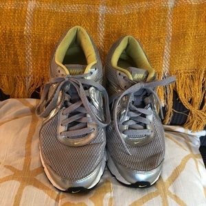 Nike air max ~ max lite2 size 9